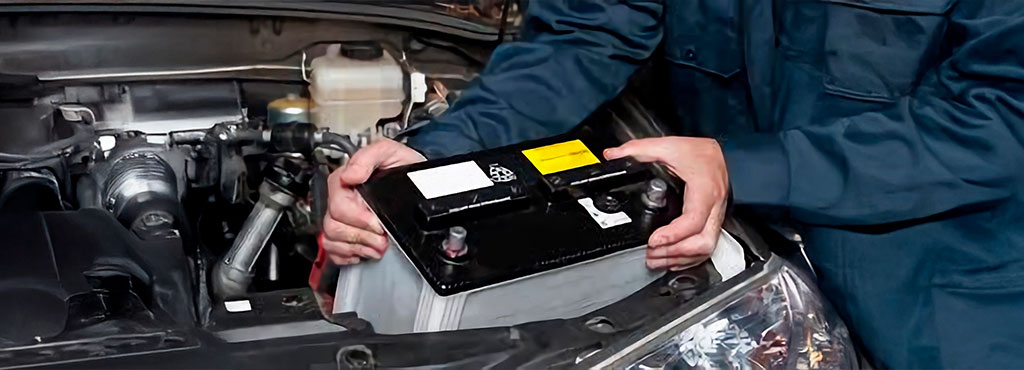 Batería de auto en buen estado y conectada